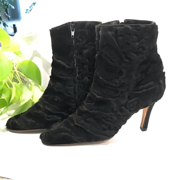 Manolo Blahnik Stunning Fur Ankle Boots - 38